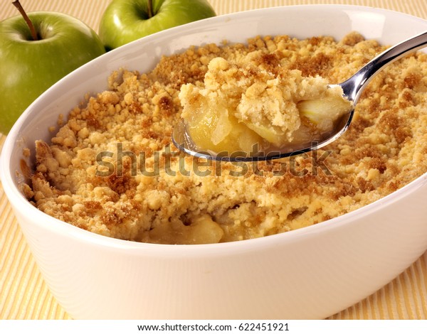 COOKED APPLE\
CRUMBLE DESSERT IN OVAL PIE\
DISH