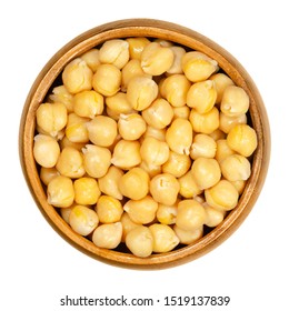 Cooked Chickpeas In Wooden Bowl. Light Tan Kabuli Chickpea Variety. Chick Peas, Cicer Arietinum, High Protein Legume And Ingredient Of Hummus. Closeup From Above On White Background, Macro Food Photo.