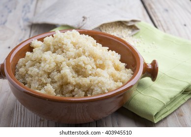  cooked quinoa in a bowl