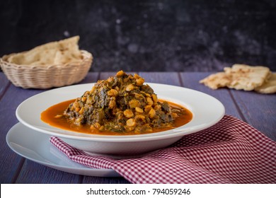 Cooked Spinach With Humus