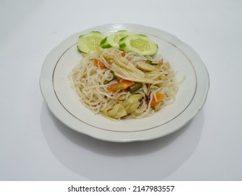 Cooked White Vermicelli Plus Sliced Carrots, Mustard Greens, Topped With Sliced Cucumbers On A White Plate 