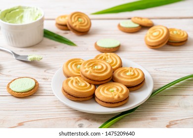 cookies with pandan and milk cream