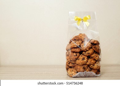 Cookies In Plastic Bag With Ribbon Bow Tie,Cookie Packaging.