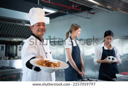 Cooking class atmosphere, Is to work closely with a chef and learn from experienced chefs at recognized institutions.