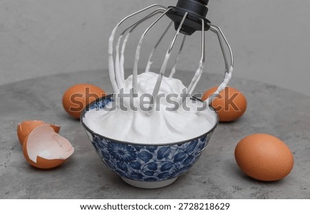Cooking, eggshells and whipped egg white cream for meringues