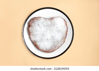 Cooking Pumpkin Pie At Home. Powdered Sugar Cake Ready To Serve On White Plate On Beige Background. Step By Step Photo Instruction. Step 4