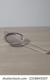A cooking strainer that acts as a food strainer helps you separate food juices from liquids