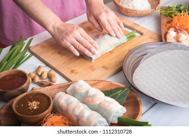 Cooking Vietnamese Summer Roll