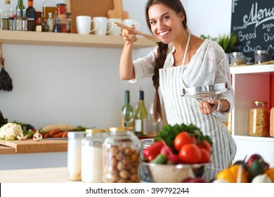 465,154 Women cooking in kitchen Images, Stock Photos & Vectors ...