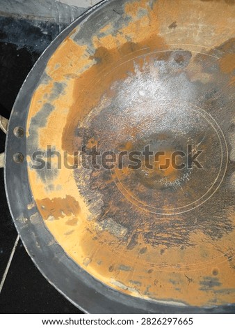 Cookware that rusts easily when exposed to water