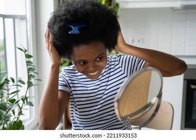 1,200 African Woman Combing Hair Images, Stock Photos & Vectors ...