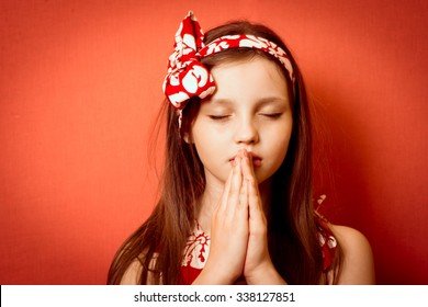 Cool Cute Little Girl Praying