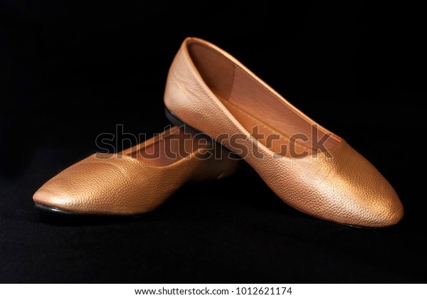 girls metallic shoes