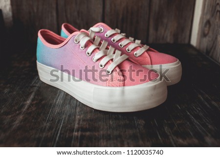 cool women's athletic shoes