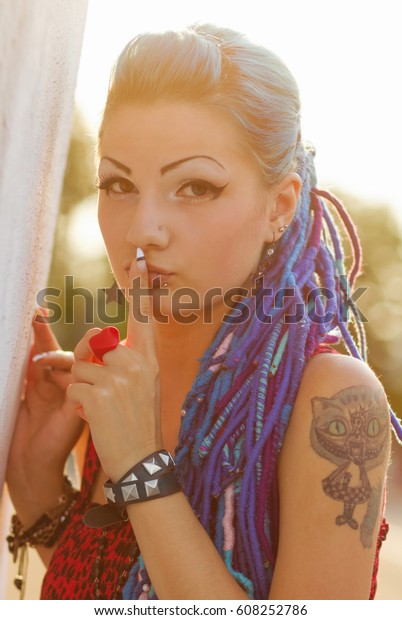 Cool Young Punk Girl Braided Blue Stockfoto Jetzt