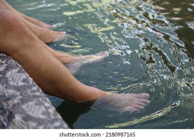 Cooling Feet Paddling 