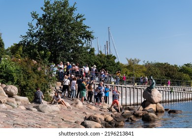 Copenhagen, Denmark. August 13, 2022. A Group Of Tourists Next To The Little Mermaid Statue (Den Lille Havfrue) In Early Summer Morning