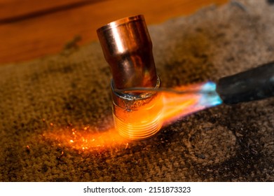 Copper soldering, installation process and soldering of copper pipes to the heating fireplace, copper elbow.