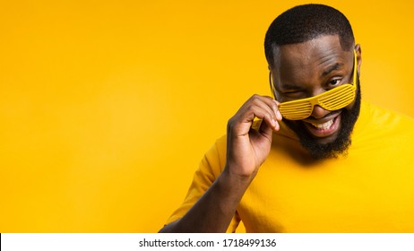 Zwinker Smiley Stockfotos Bilder Und Fotografie Shutterstock