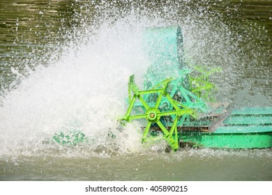 Core Of Green PADDLE WHEEL AERATOR With Water Splash Is Working In Pool (moving Mode With Little Blur)