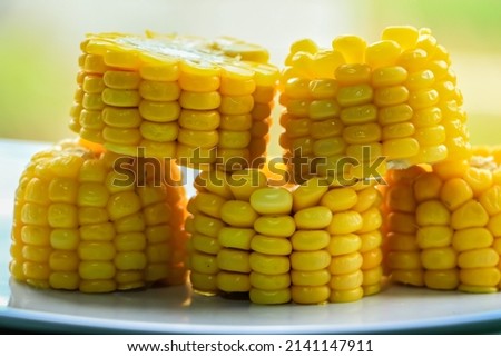 Corn on the cob is one of the healthy foods that are rich in fiber and have nutrients that are beneficial for the body. Corn on the cob contains water, protein, carbohydrates, sugar, fiber, and fat.