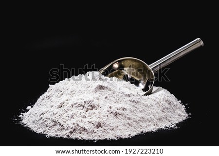 Corn starch is the flour made from corn used in cooking or for the preparation of creams, as a thickener.