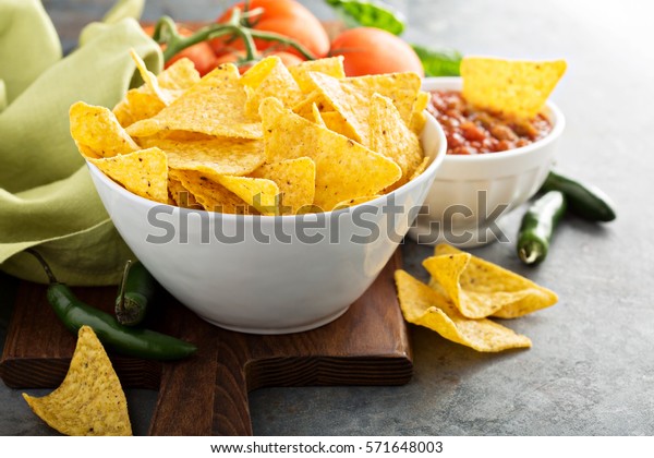 Corn\
tortilla chips in big bowl with tomato\
salsa