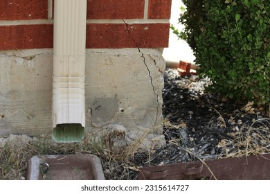 Corner crack due to foundation problems in North Texas