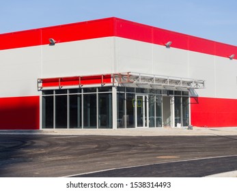 Corner vestibule Entrance to a new hypermarket under construction. Construction of new facilities - Shutterstock ID 1538314493