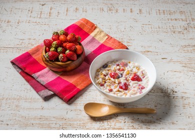 Cornflakes and strawberries
