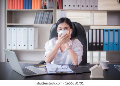 Corona Virus, Or Covid-19, Is Spreading All Over The World. Business Women Wear Masks To Protect And Take Care Of Their Health In The Office.