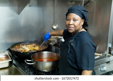 Coronavirus.hospital Cook Cooking For Hospitalized Patients