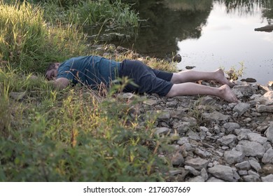 A Corpse In The Water, The Body Of A Dead Man Was Found By The Lake Near The Pond, A Drowned Man Was Found.