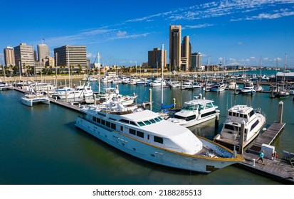 Corpus Christi , Texas , USA - August 1 , 2022: Boats And Yachts Docked In The Corpus Christi Bay Marina With City Skyline In The Background On The Paradise Texas Coastal City On The Bay