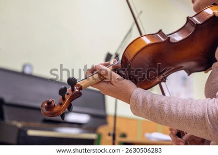 correct hand positioning when holding a bow and violin by a teacher