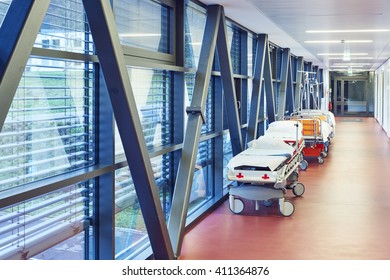 corridor in hospital with two beds and the door closed to the ambulance
