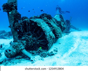 Corsair Plane Wreck - Scuba Dive Oahu, Hawaii - World War 2 Airplane