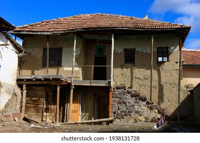 Corum, Turkei, 01.03.2021
Part Of My Life Was Spent In This Type Of House, Among The Voices Of The Crowded Family. Real Life Story Witnessing History.