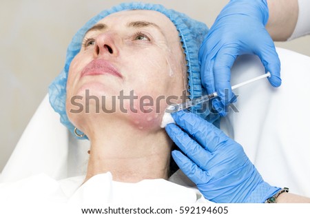 Cosmetic treatment with injection in a clinic  