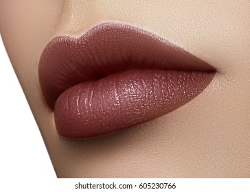 Imagenes Fotos De Stock Y Vectores Sobre Dark Skin Lipstick
