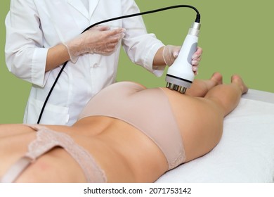 The Cosmetologist Of The Spa Salon Performs The RF Lifting Procedure For Body Shaping. Getting Rid Of The Subcutaneous Fat In The Buttock Area By Radio Frequency Waves. Hardware Cosmetology.