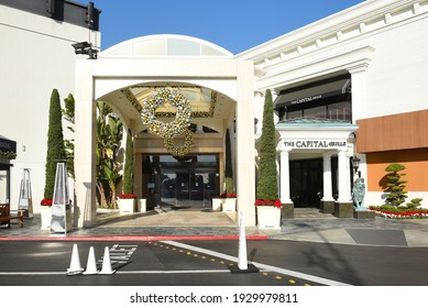 COSTA MESA, CA - DEC 1, 2017: Capital Grille South Coast Plaza. The Upscale Steakhouse Chain Offers Classic American Fare And A Clubby, Refined Setting.