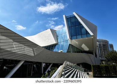 COSTA MESA, CALIFORNIA - 02 OCT 2022: Detail Of The Orange County Museum Of Art New Location, At The Segerstrom Center For The Arts Campus, On Avenue Of The Arts.