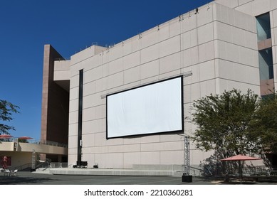 COSTA MESA, CALIFORNIA - 02 OCT 2022: Large Screen For An Outdoor Event In The Julianne And George Argyros Plaza At The Segerstrom Center For The Arts