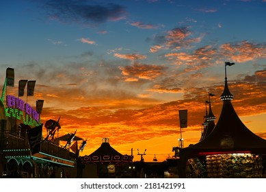 COSTA MESA, CALIFORNIA - 20 JUL 2022: Beautiful Sunset Over The Midway At The Orange County Fair.