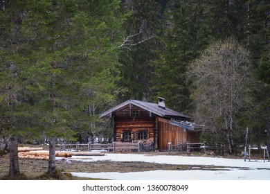 Imagenes Fotos De Stock Y Vectores Sobre Rustic Cabin In The