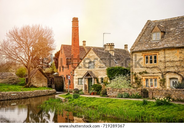 The\
Cotswold Stone Cottage Village  of Lower\
Slaughter