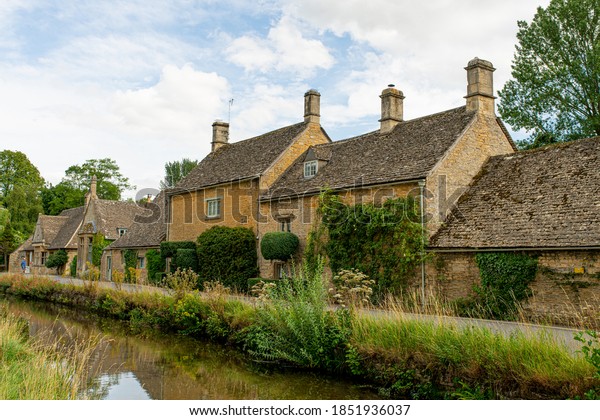 Cotswold Stone Cottages\
in Lower Slaughter