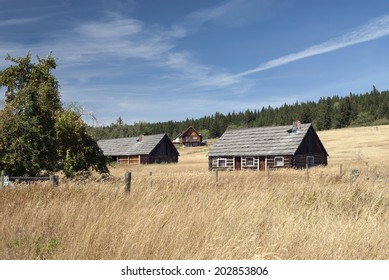 Cottages In The Cariboo Country