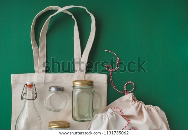 cotton bags\
and glass gar for free plastic\
shopping